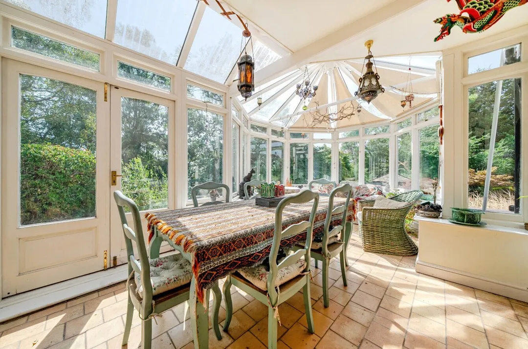 https://mr0.homeflow-assets.co.uk/files/photo/image/48069/6670/_x_/TOP250094_04.jpg