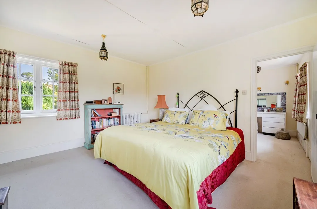 https://mr0.homeflow-assets.co.uk/files/photo/image/48069/6675/_x_/TOP250094_06.jpg