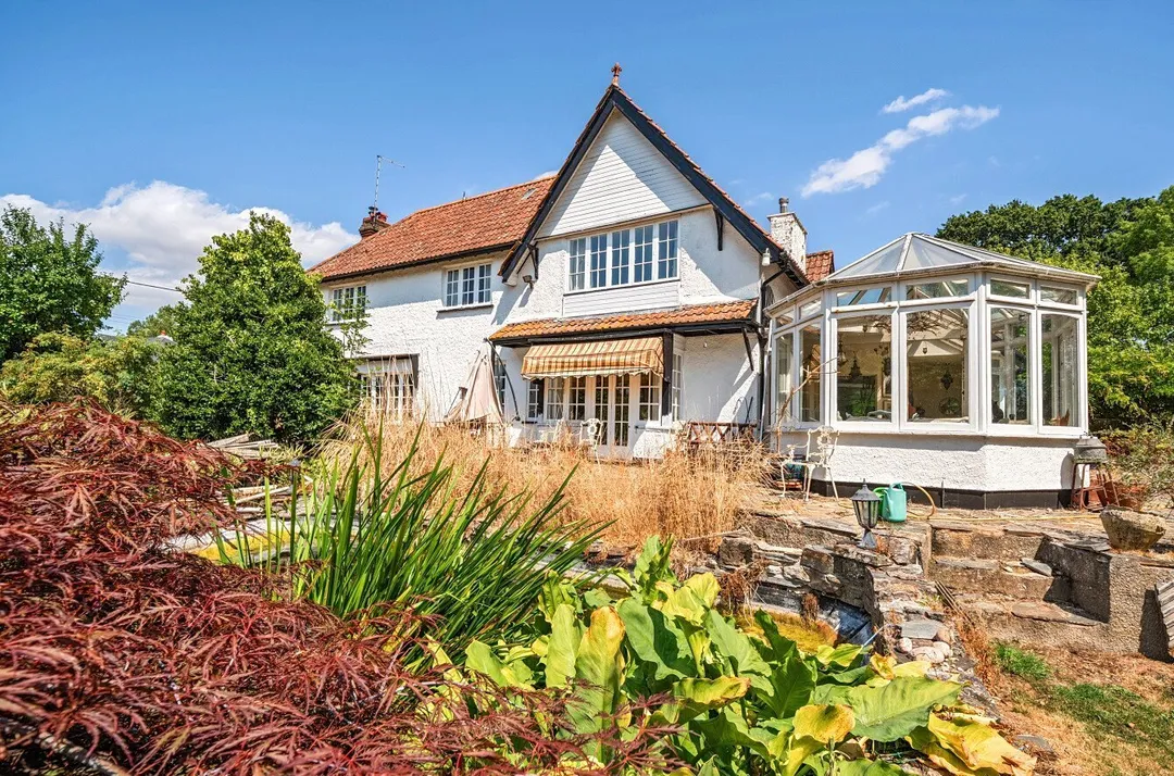https://mr0.homeflow-assets.co.uk/files/photo/image/48069/6682/_x_/TOP250094_14.jpg
