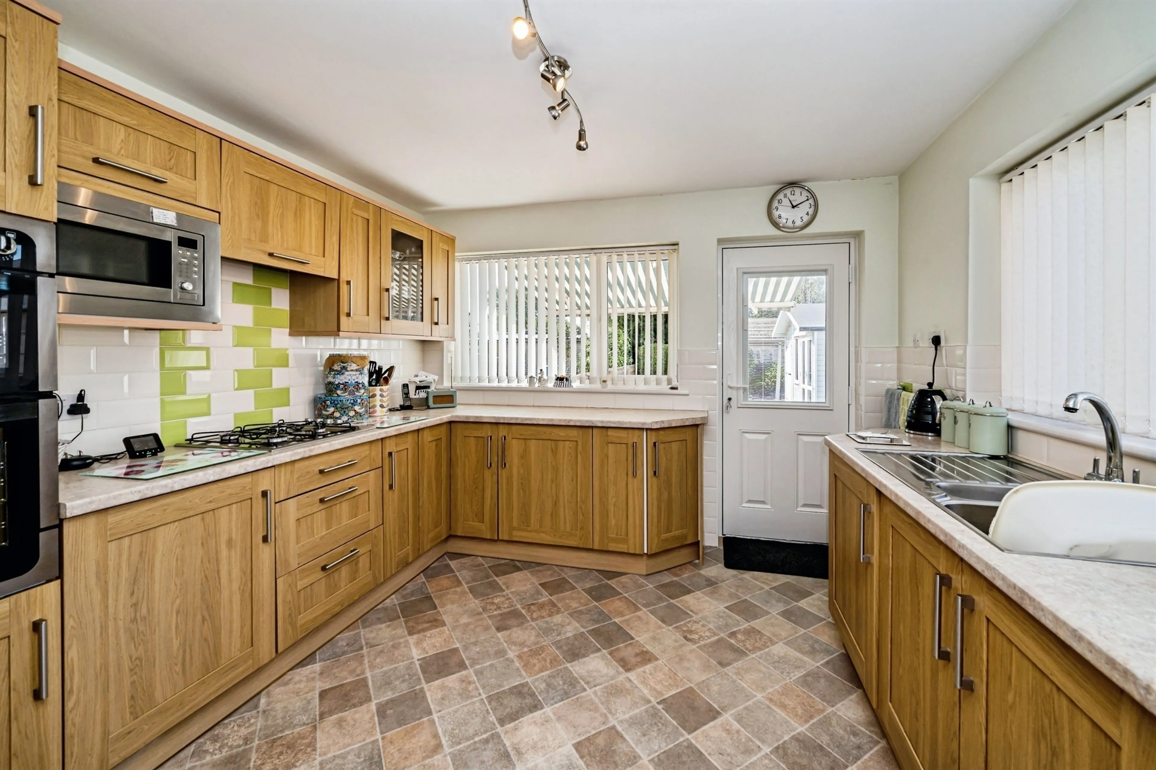 Property at Queens Mead, Bedgrove, Aylesbury