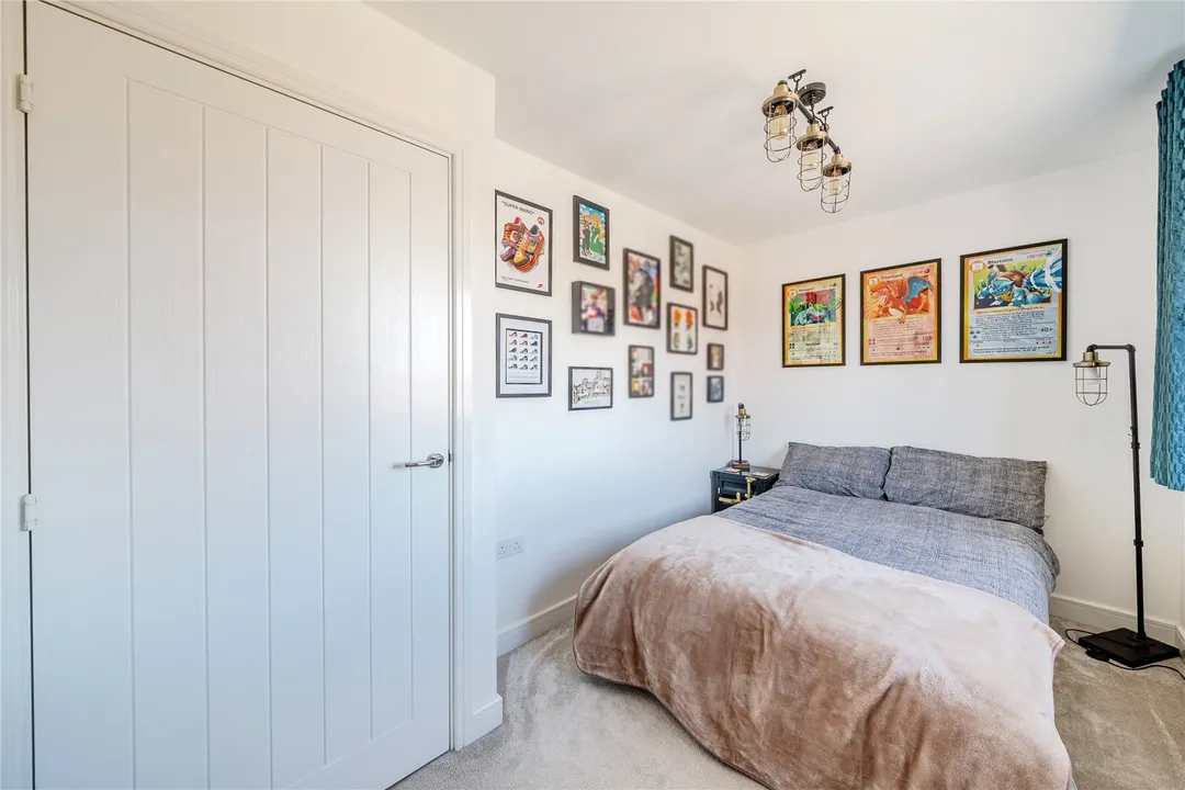 https://mr0.homeflow-assets.co.uk/files/photo/image/48070/0550/_x_/SOU260364_07.jpg