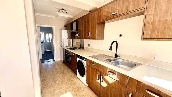 Roding Lane North, Woodford Green, IG8