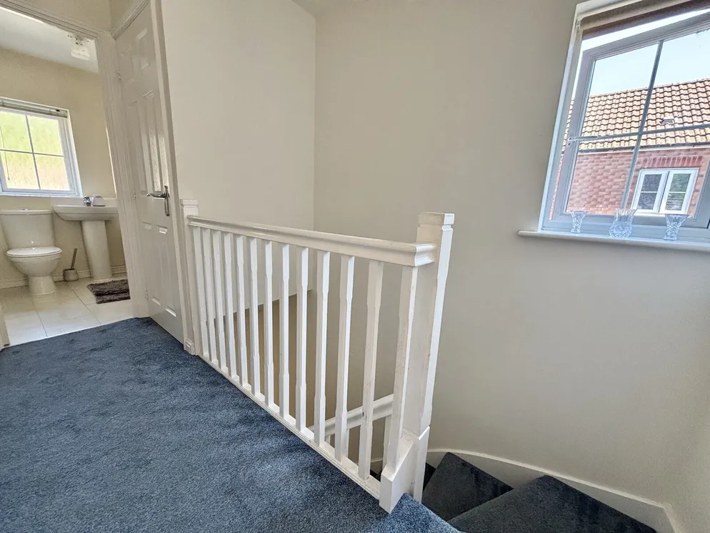 Property carousel item 9