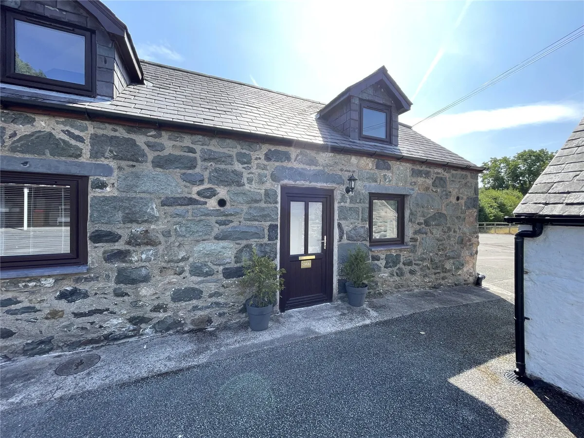 Gwern Borter Manor, Rowen, Conwy, LL32