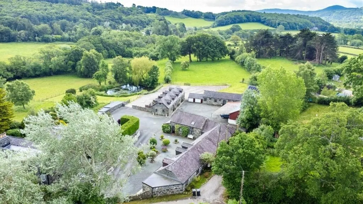 Gwern Borter Manor, Rowen, Conwy, LL32