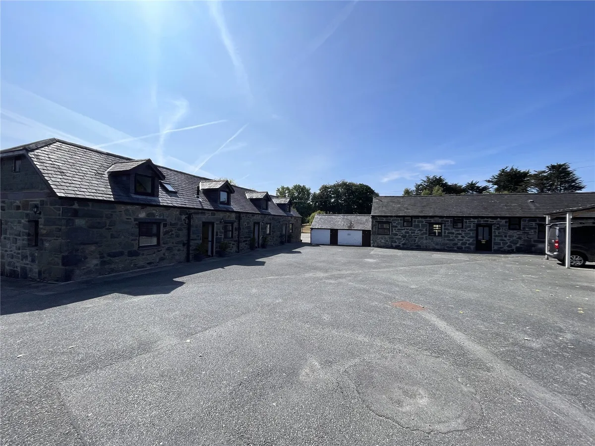 Gwern Borter Manor, Rowen, Conwy, LL32