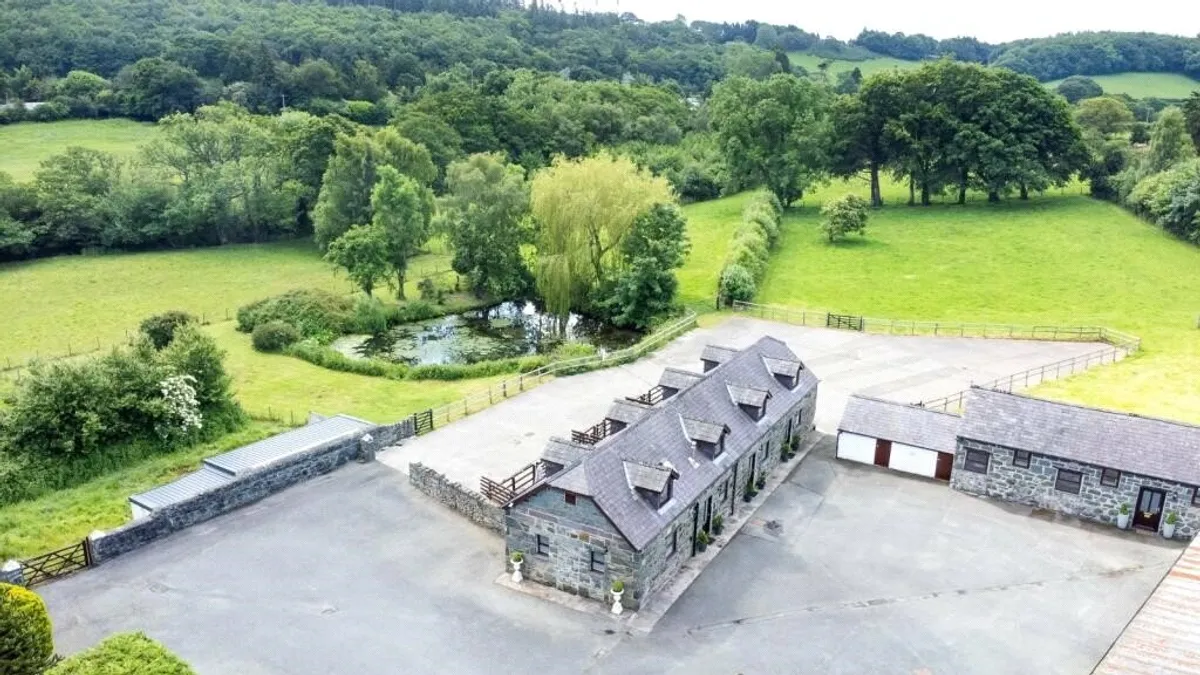 Gwern Borter Manor, Rowen, Conwy, LL32