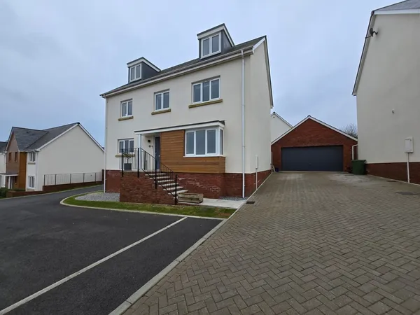 Beautiful Family Home Holcombe