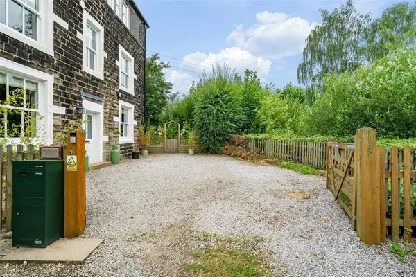 Ealees, Littleborough, OL15 photo 33