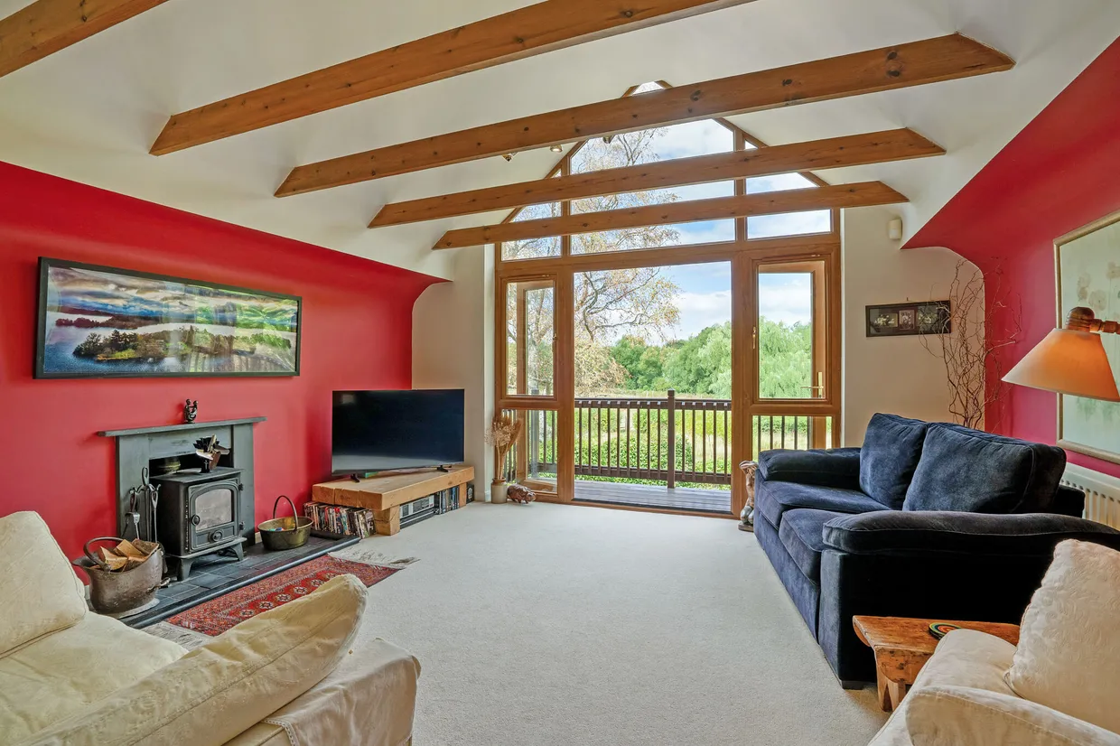 Isington Road, Isington, GU34 photo 3