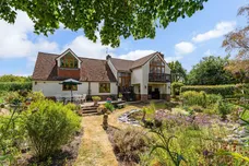 Isington Road, Isington, GU34 photo 4