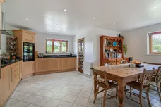 Isington Road, Isington, GU34 photo 6