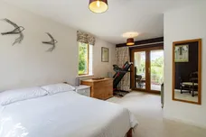 Isington Road, Isington, GU34 photo 17