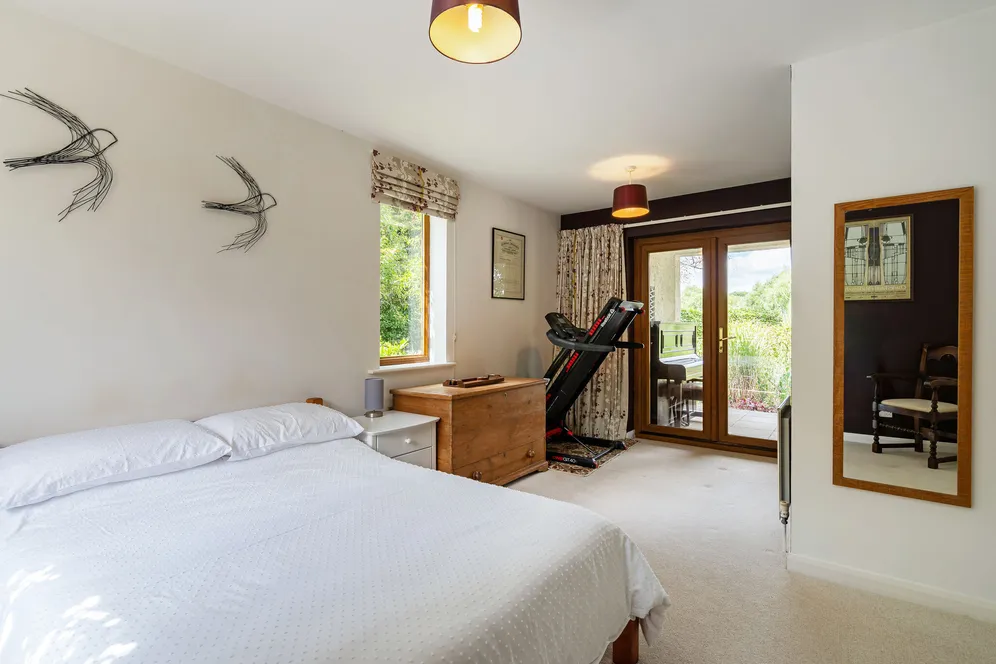 Isington Road, Isington, GU34 photo 17