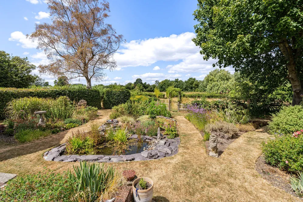 Isington Road, Isington, GU34 photo 19