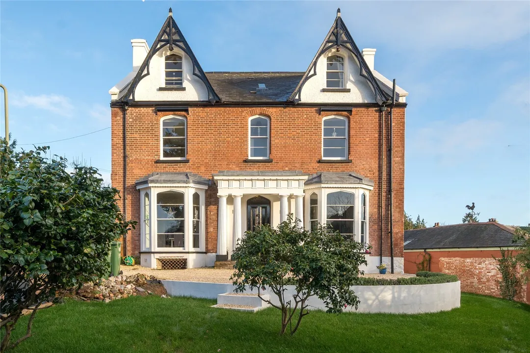 https://mr0.homeflow-assets.co.uk/files/photo/image/48074/4736/_x_/SOU220137_52.jpg