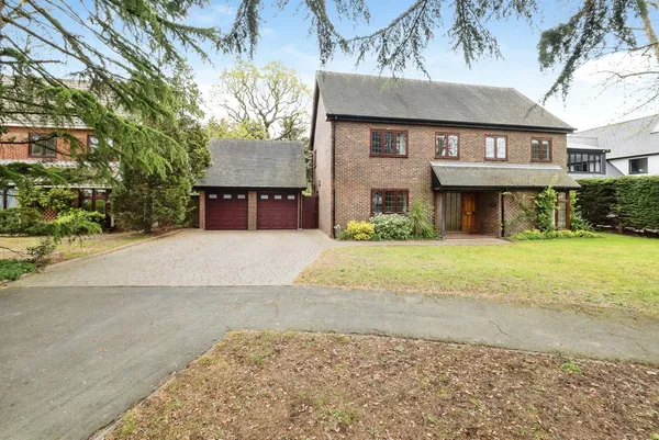 The Woodfines, Hornchurch, RM11
