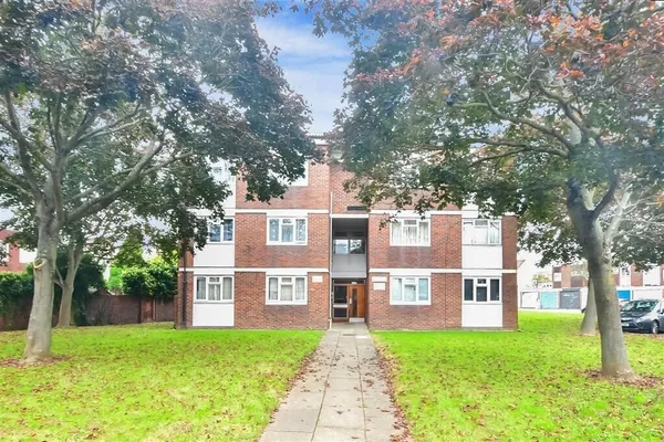 Haldon Close, Chigwell, IG7