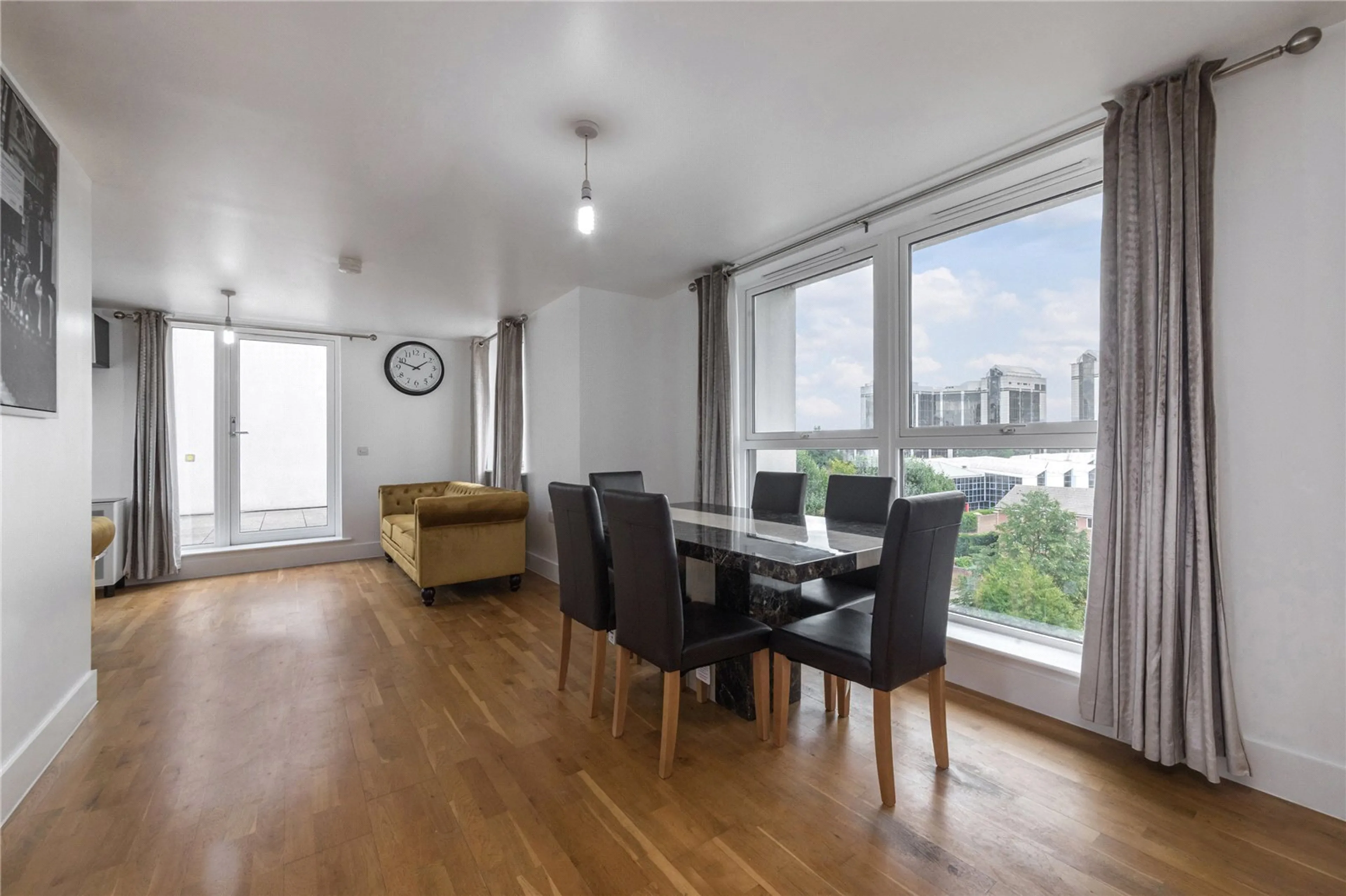 Photo 0
