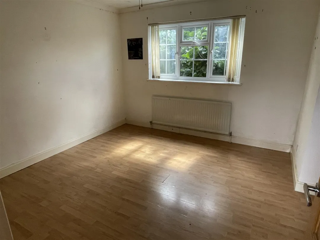 https://mr0.homeflow-assets.co.uk/files/photo/image/48075/0674/_x_/yaAL5bjyJkqerBmjKBaDJQ.jpg