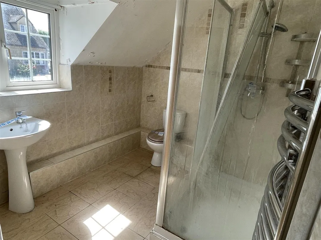 https://mr0.homeflow-assets.co.uk/files/photo/image/48075/0675/_x_/xlSTMKxLOUivNcys4AV6dA.jpg