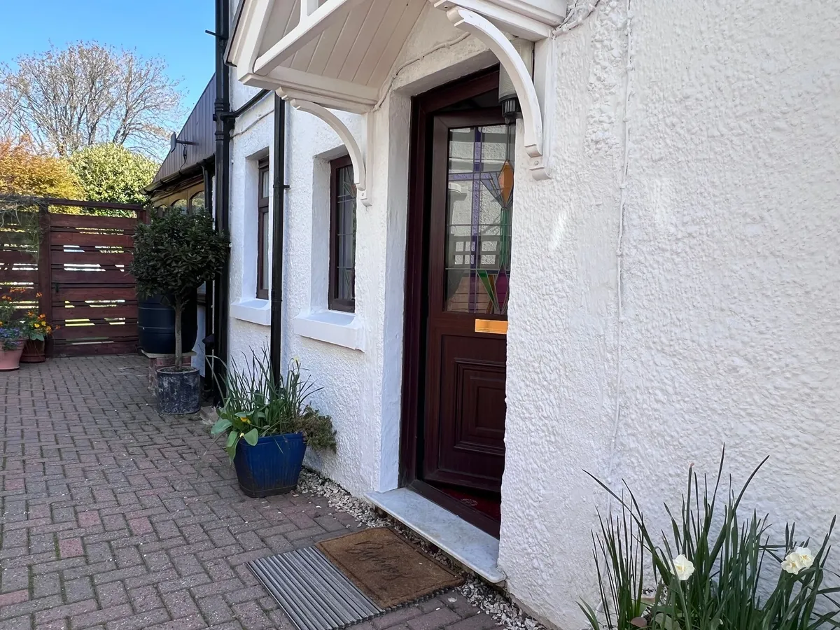 Port Road East, Barry, CF62