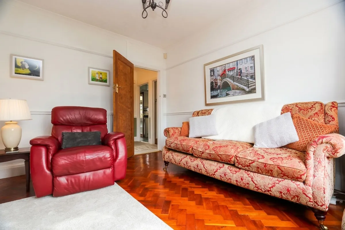 Port Road East, Barry, CF62