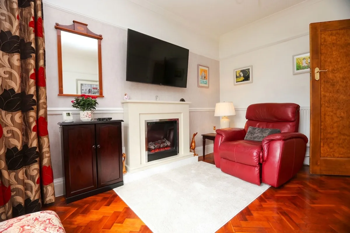 Port Road East, Barry, CF62