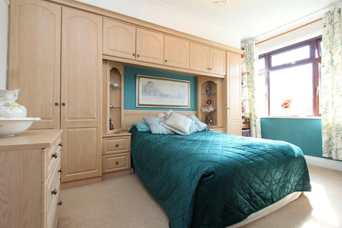 Port Road East, Barry, CF62