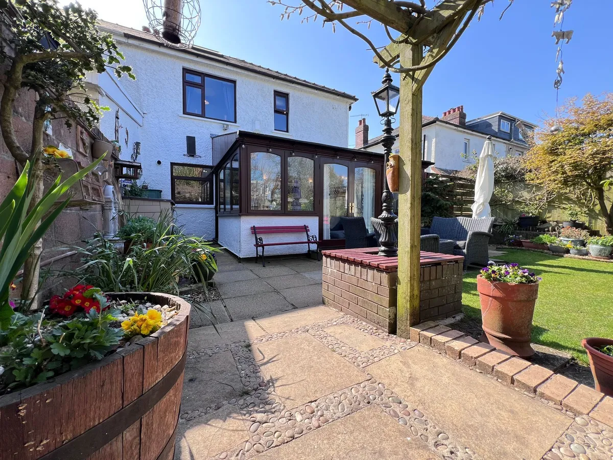 Port Road East, Barry, CF62
