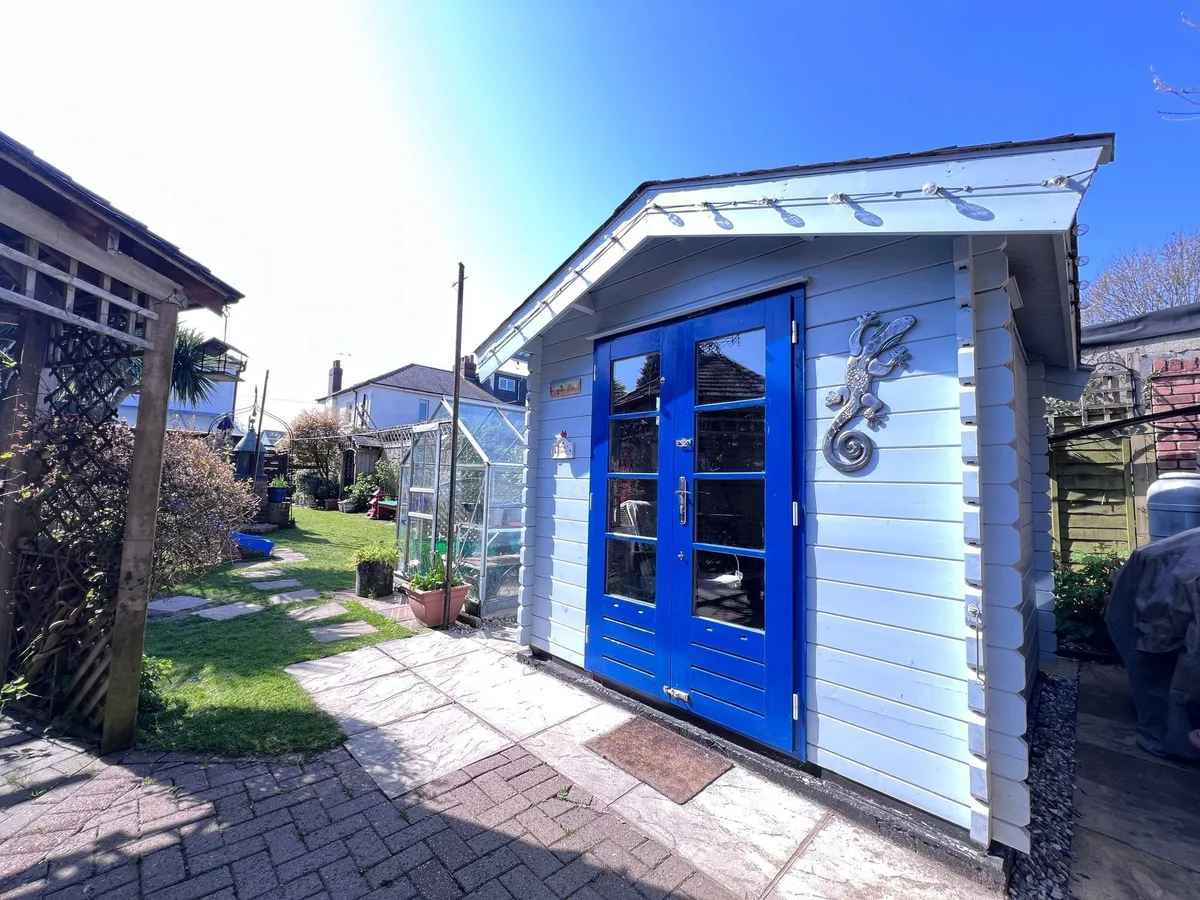 Port Road East, Barry, CF62