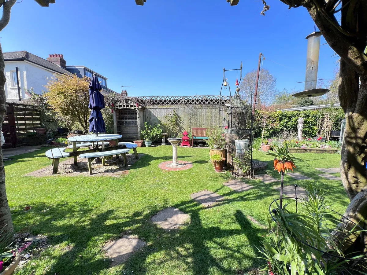 Port Road East, Barry, CF62