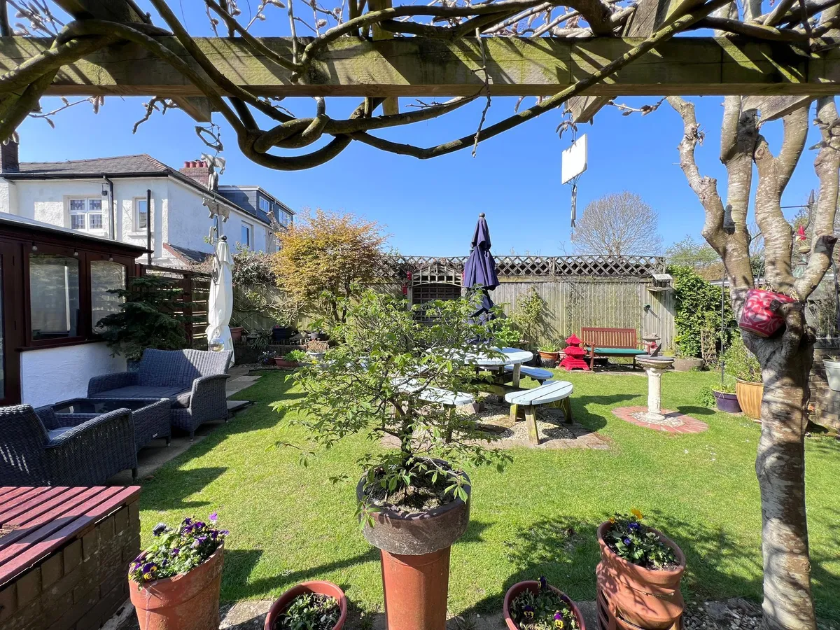 Port Road East, Barry, CF62