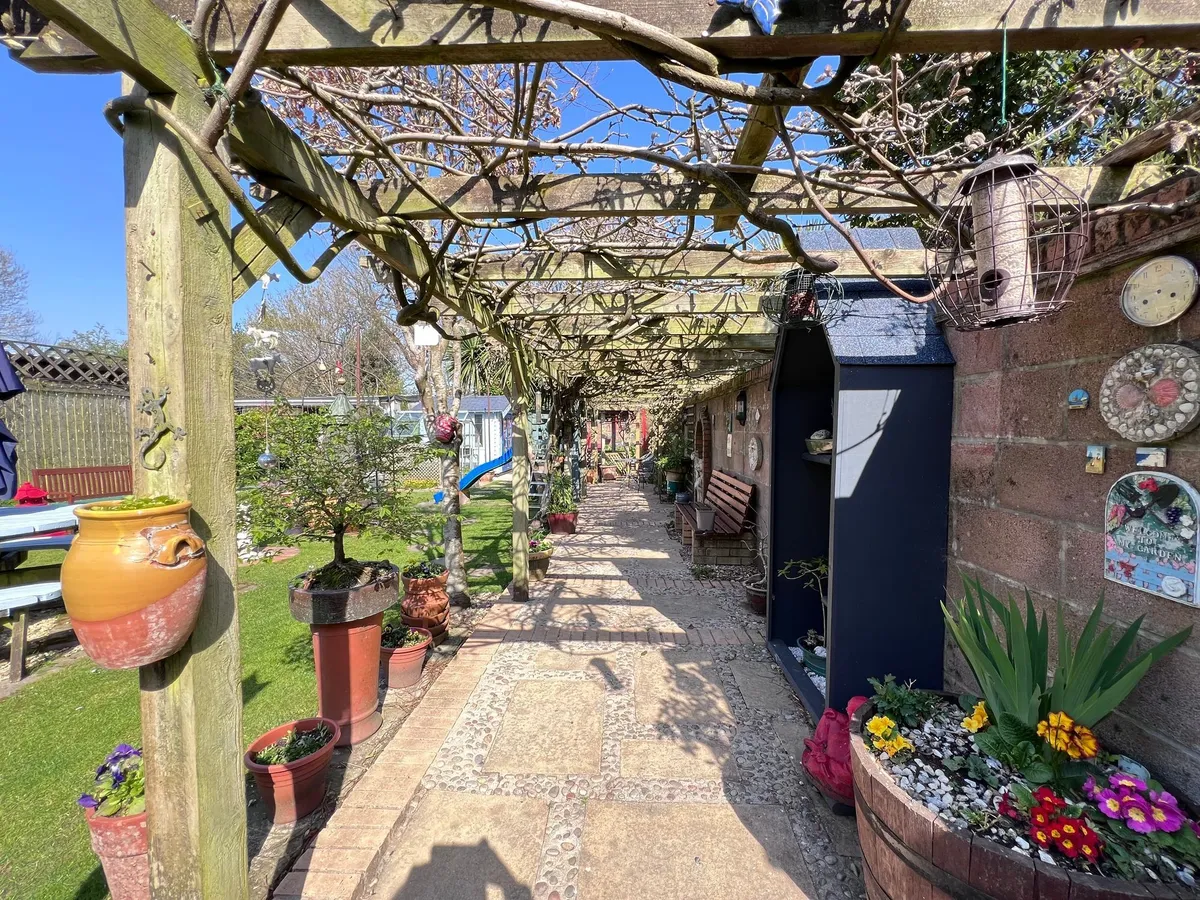 Port Road East, Barry, CF62