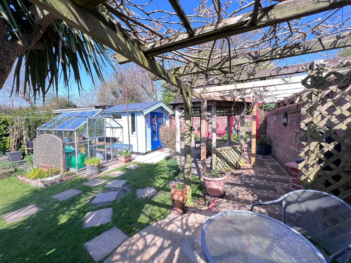 Port Road East, Barry, CF62