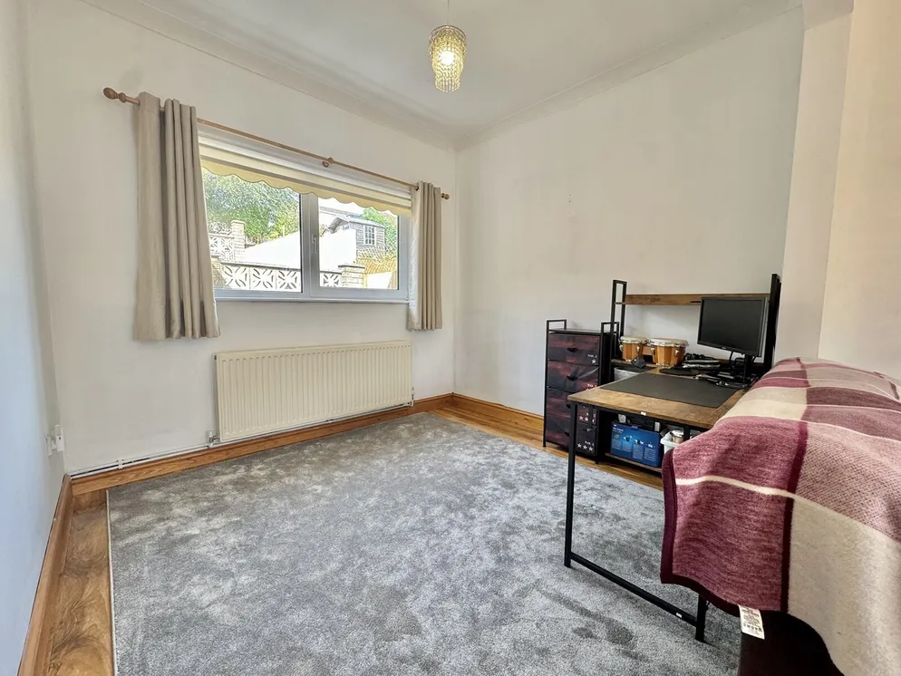 Property carousel item 4