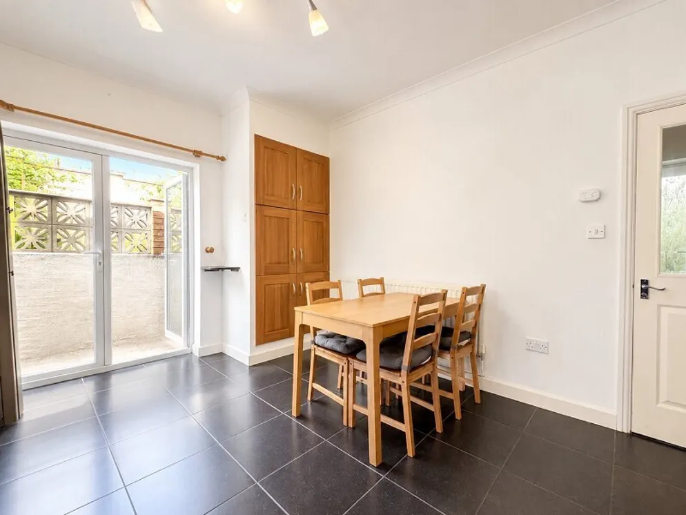Property carousel item 9