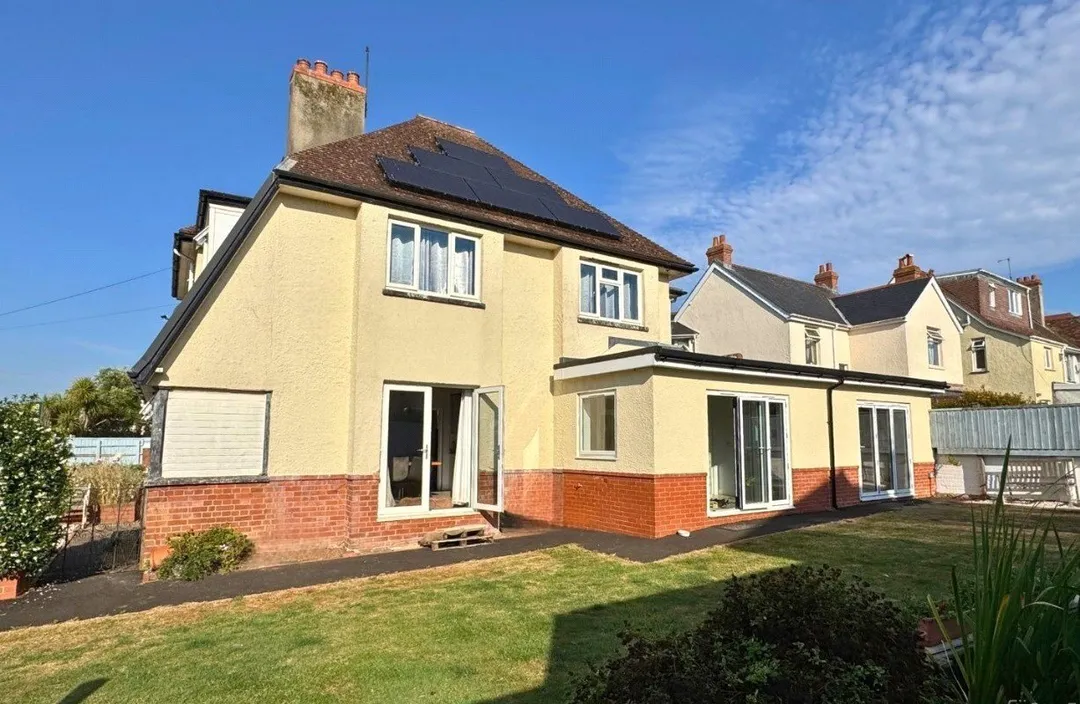 https://mr0.homeflow-assets.co.uk/files/photo/image/48076/1080/_x_/TOP250350_29.jpg