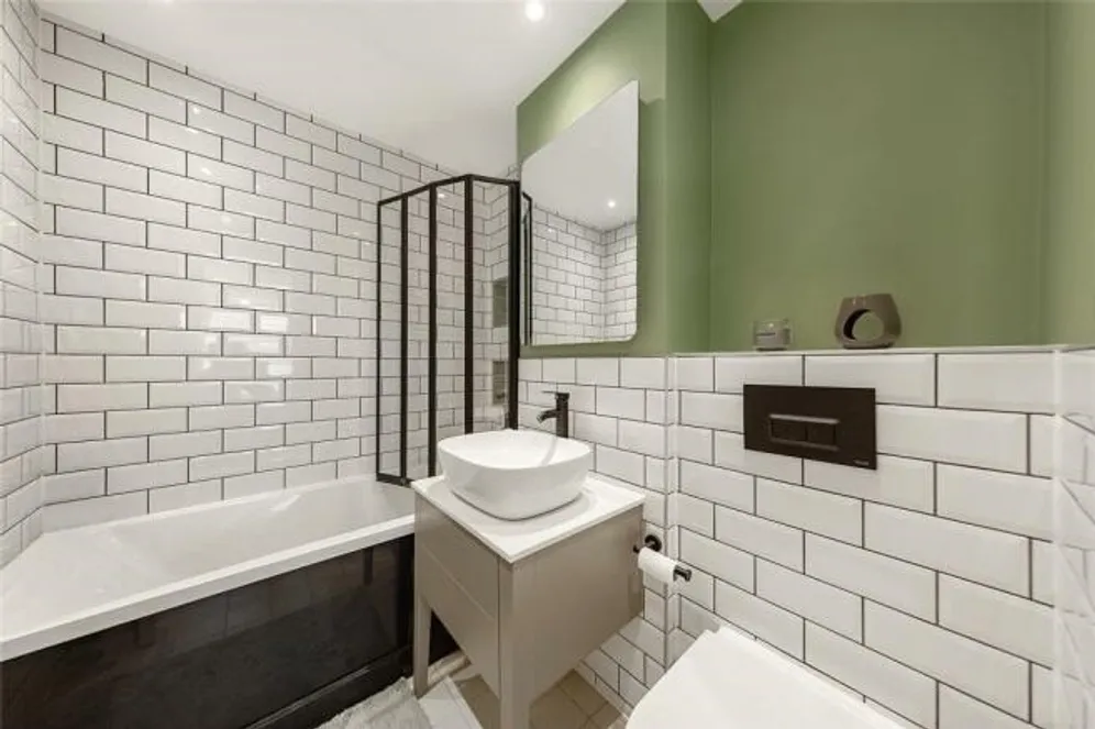 Queenstown Road London SW8 photo 7