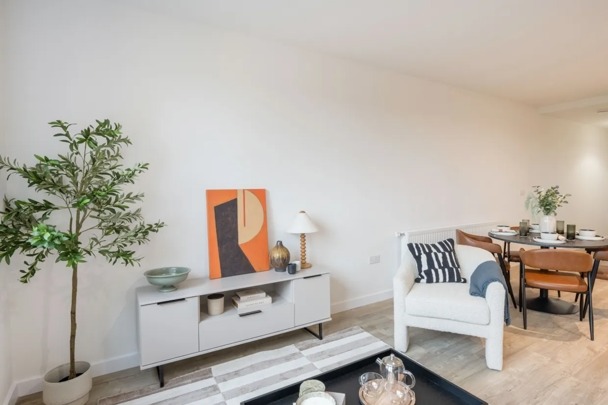 Elmsleigh Road Staines TW18 photo 3