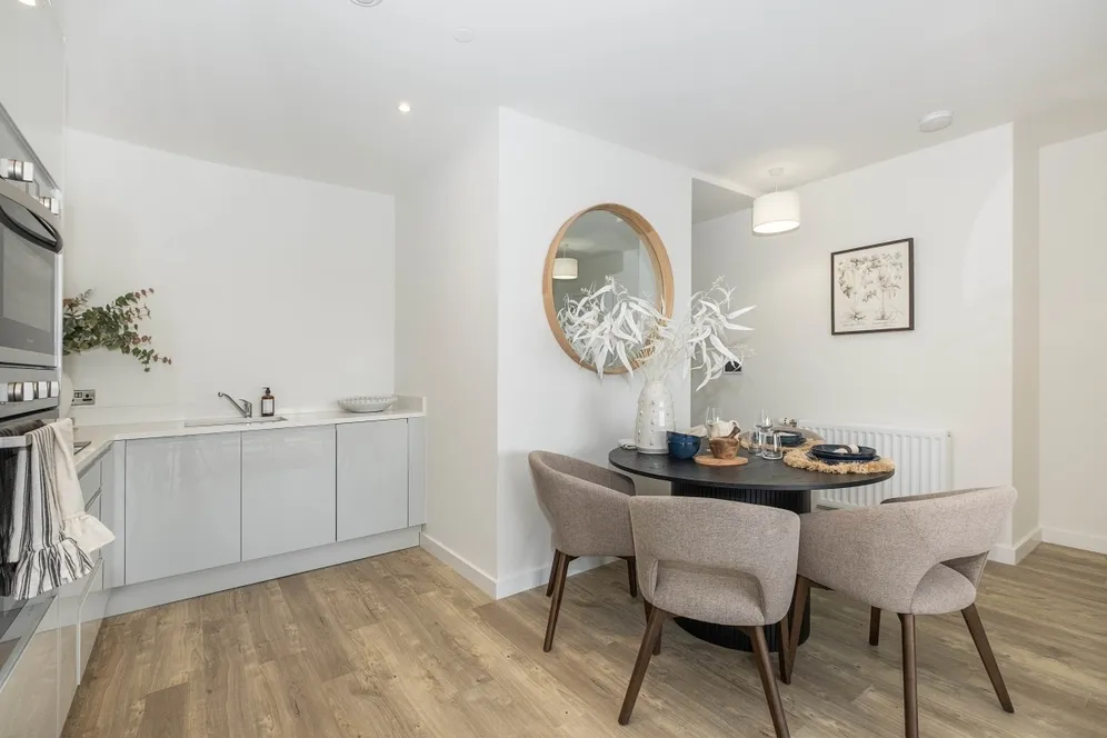 Elmsleigh Road Staines TW18 photo 4