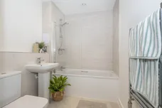 Elmsleigh Road Staines TW18 photo 8