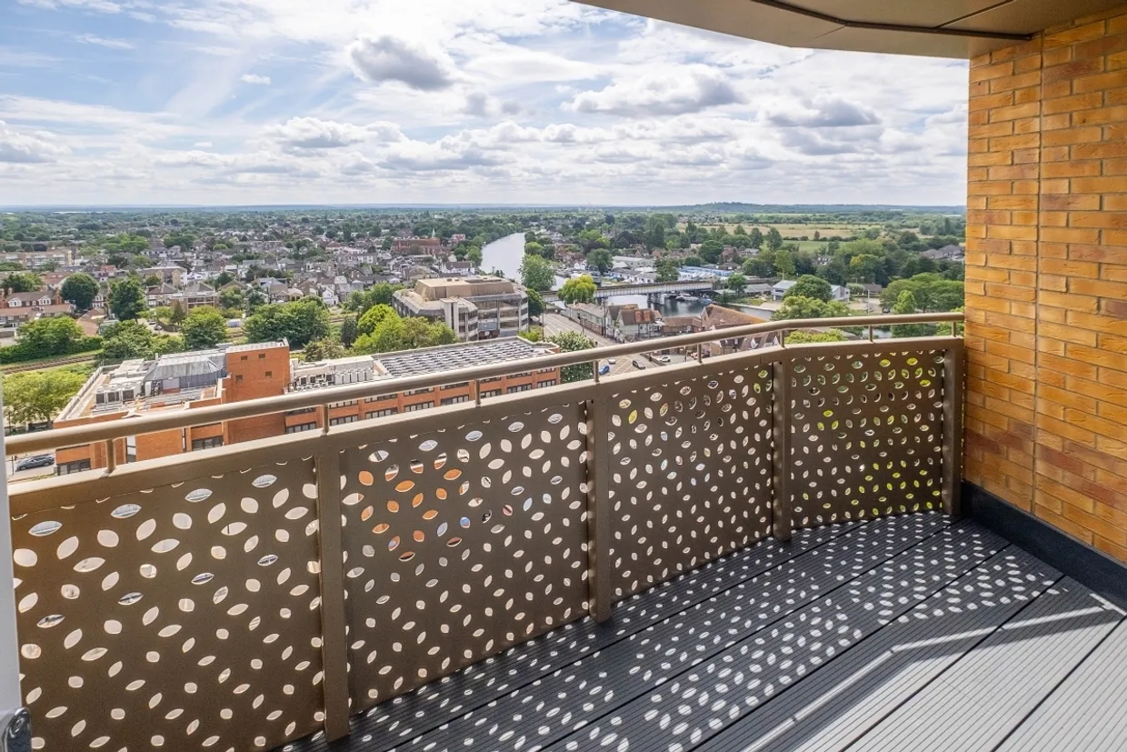 Elmsleigh Road Staines TW18 photo 10