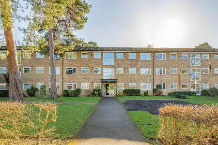 Brockley Combe, Weybridge, KT13