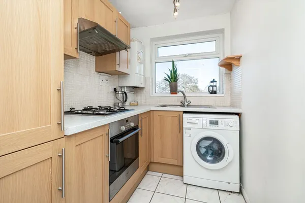 Brockley Combe, Weybridge, KT13 photo 2