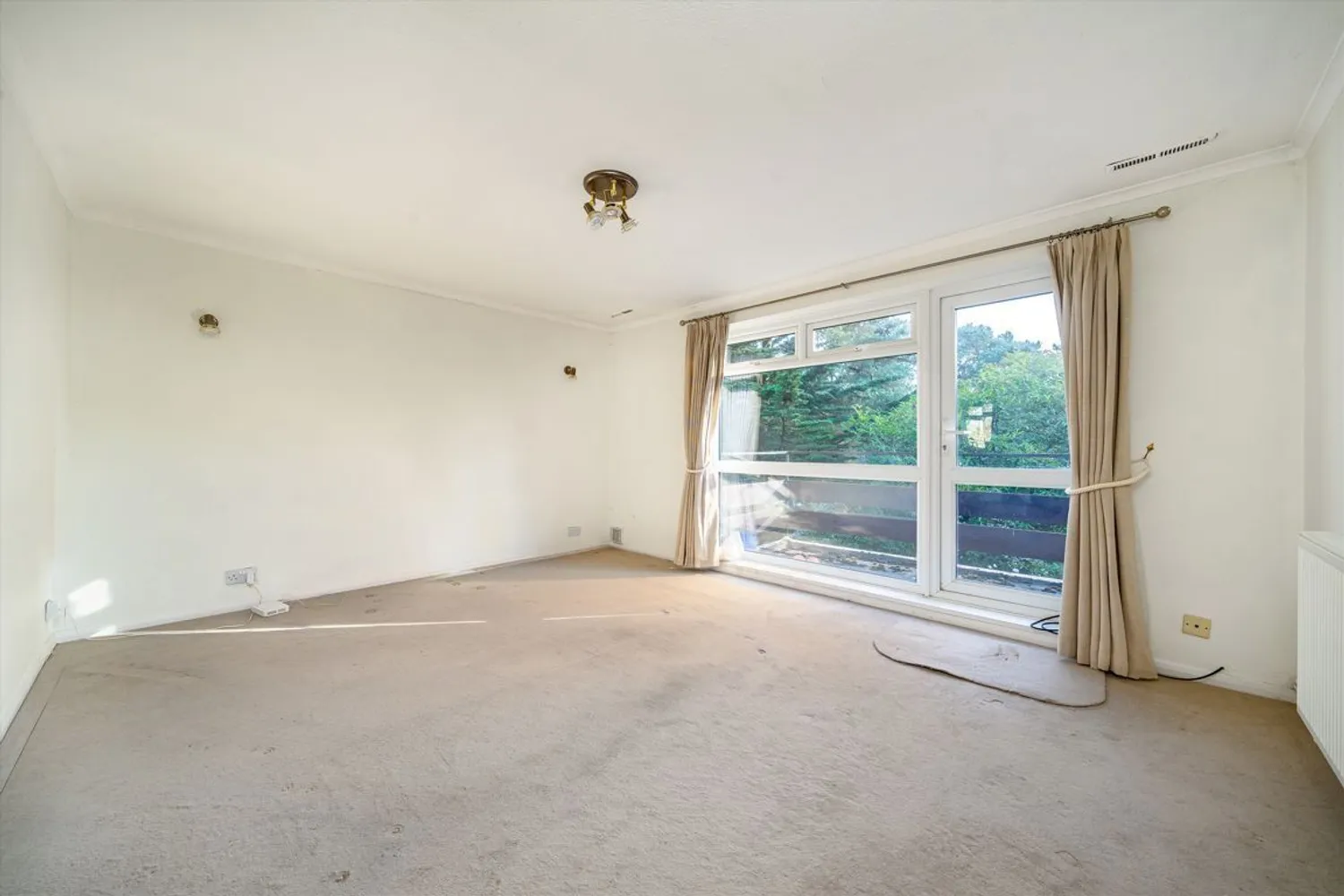 Brockley Combe, Weybridge, KT13 photo 3