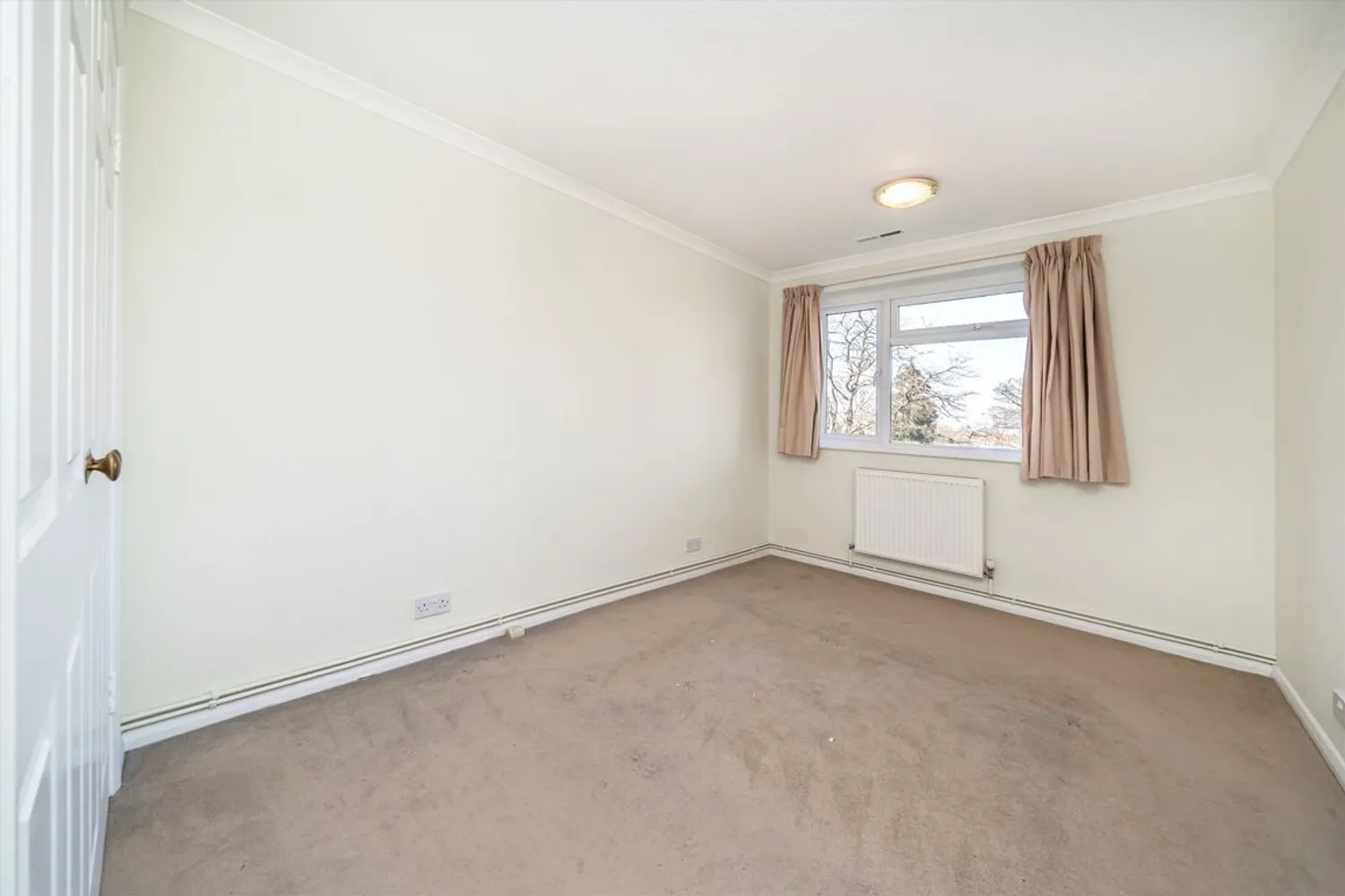 Brockley Combe, Weybridge, KT13 photo 5
