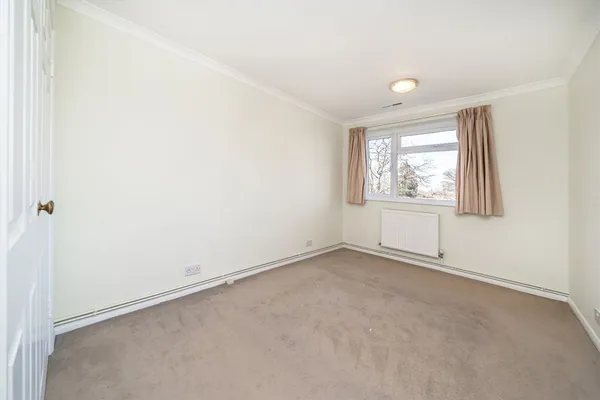 Brockley Combe, Weybridge, KT13 photo 5