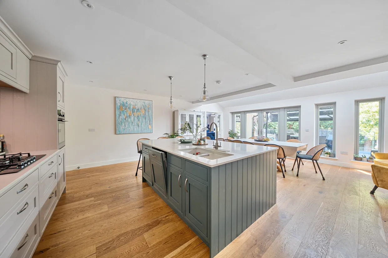 Meadow Walk, Harpenden, AL5 photo 3