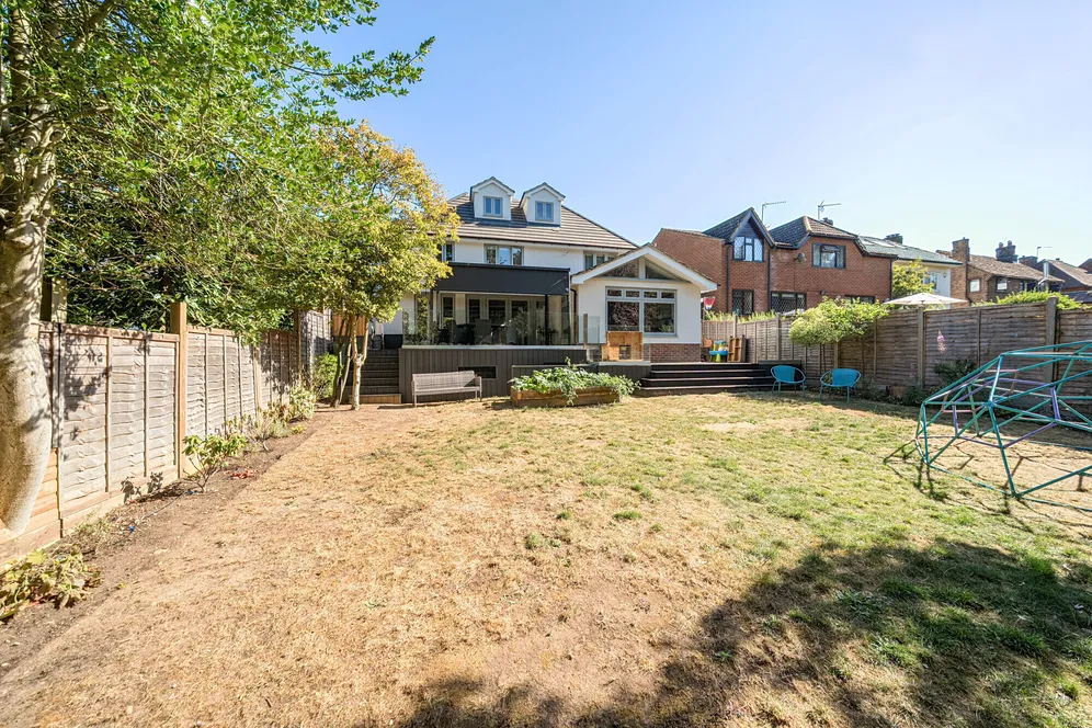 Meadow Walk, Harpenden, AL5 photo 19
